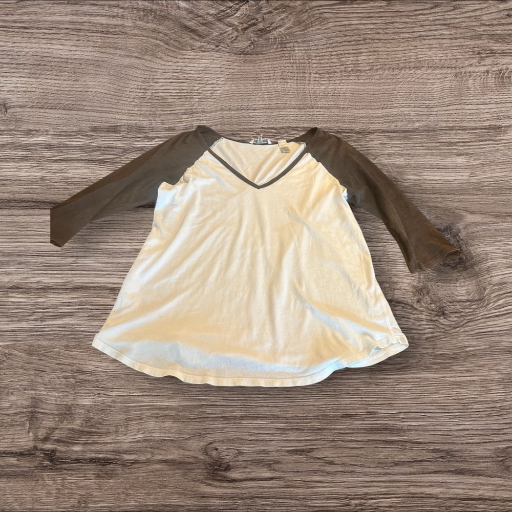 BKE Women’s V-Neck 3/4 Sleeve Baseball Shirt Size Medium